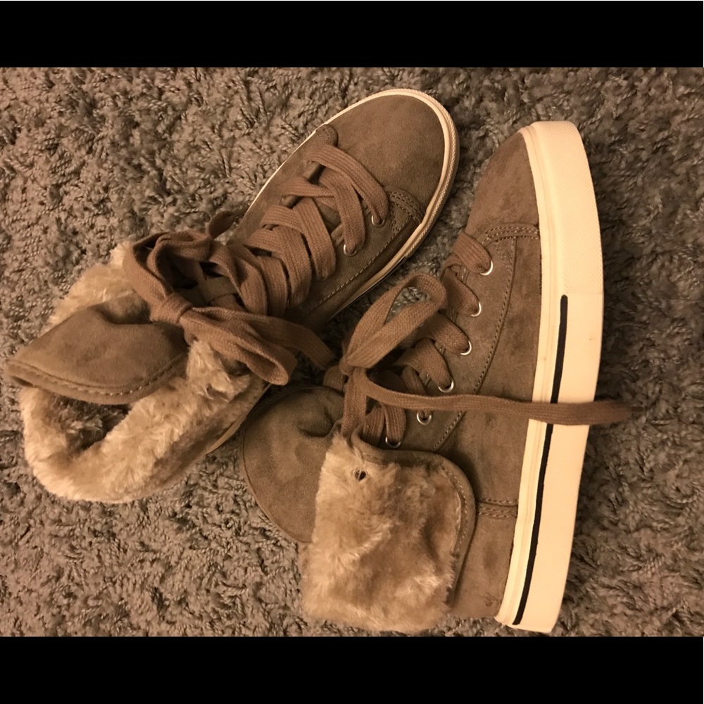 Brand new fur lines MOSSIMO sneakers